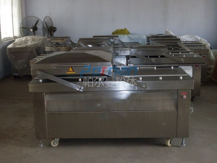 Vacuum packaging machine